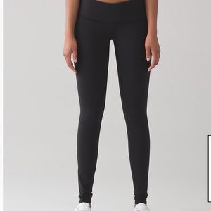 Black wunder under lululemon leggings